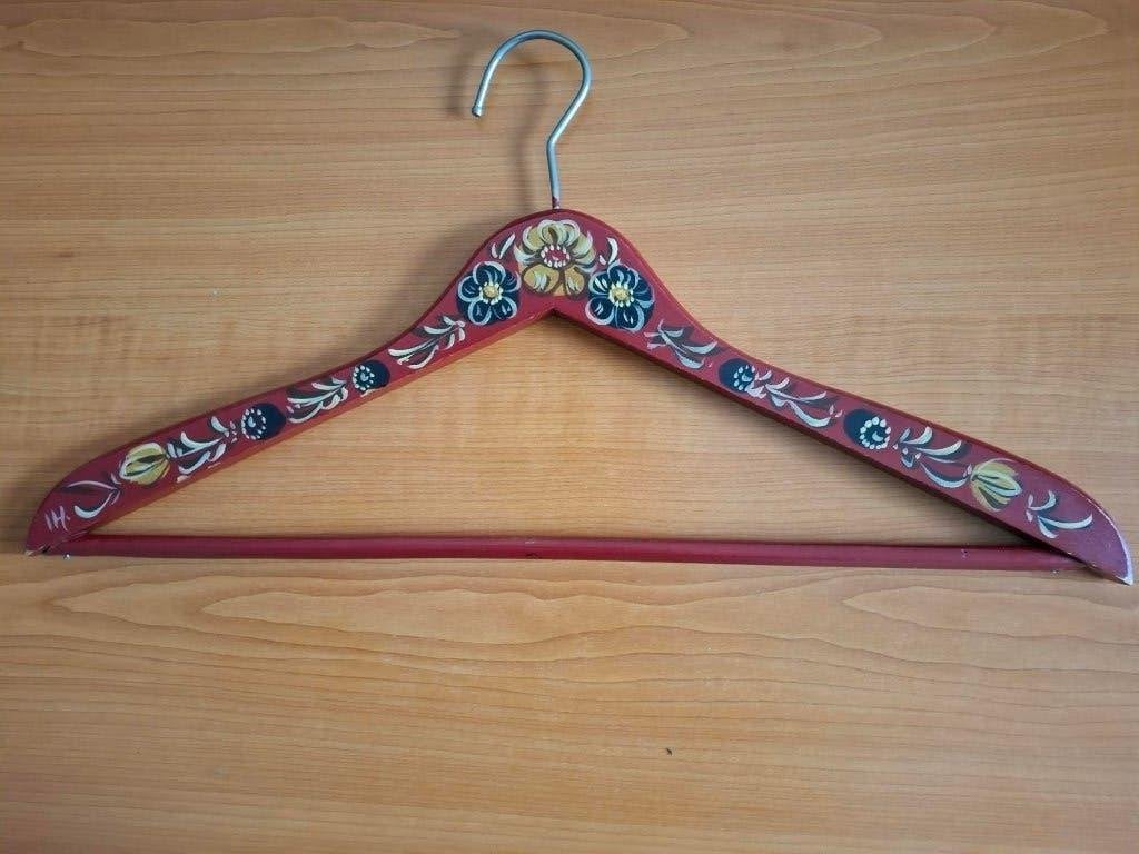 4 kleding hanger beschilderd met Hindeloopen motief, Ophalen of Verzenden