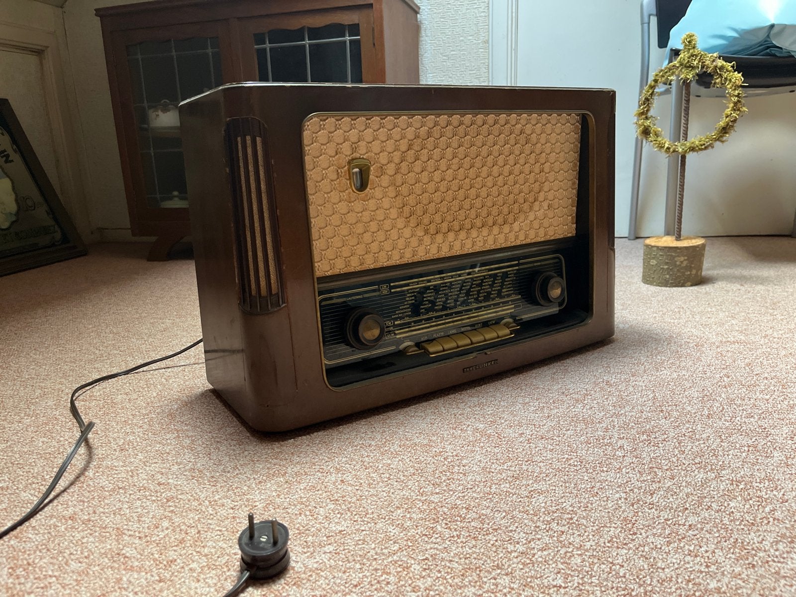 Klassieke Telefunken Operette 6 radio - Geluid, geen zenders, Ophalen, Niet werkend, Radio