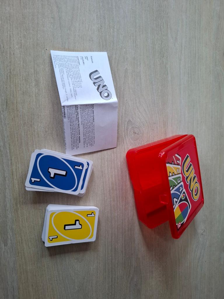 UNO kaartspel in handige bewaardoos, Hobby en Vrije tijd, Gezelschapsspellen | Kaartspellen, Mattel, Ophalen of Verzenden, Zo goed als nieuw