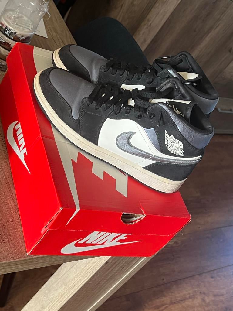 Jordan 1 Mid 'Smoke Grey' sneakers, Kleding | Dames, Schoenen, Ophalen of Verzenden, Gedragen, Zwart, Sneakers of Gympen