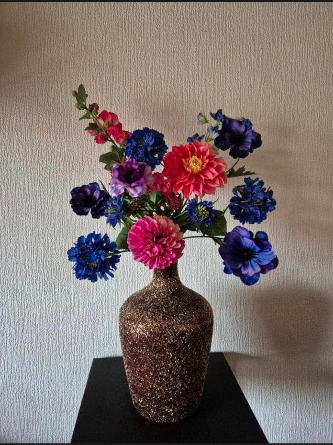 Glinsterende vaas met kunstbloemen, Ophalen, Overige materialen, Meerkleurig, Met patroon/structuur