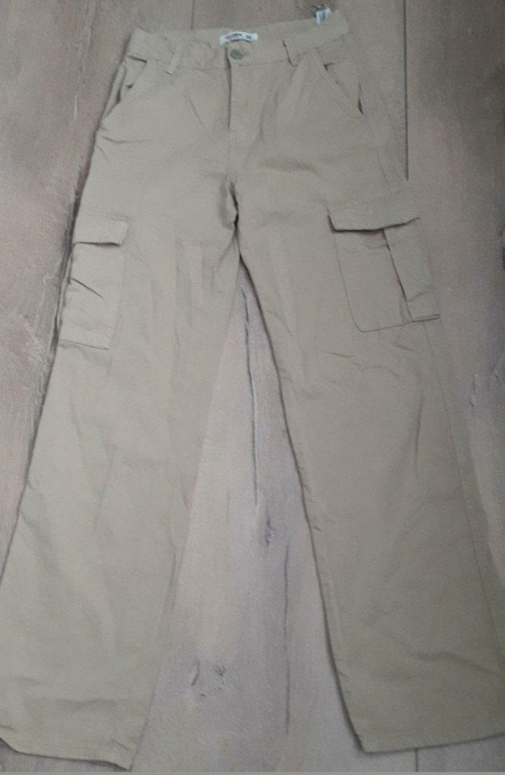 pull &  bear cargobroek, 34, zgan, beige katoen, Beige, Ophalen of Verzenden, Zo goed als nieuw, Pull & Bear