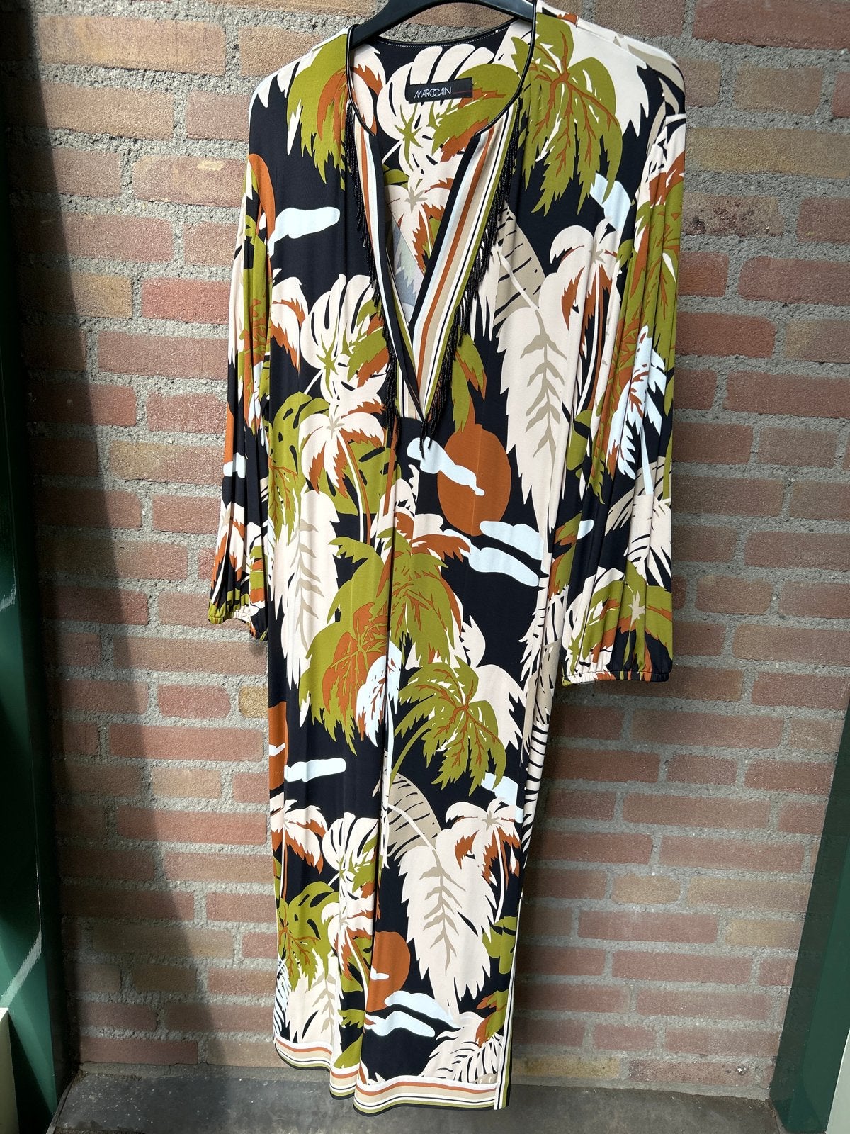 Marc Cain Jurk met Kraaltjes, Splitjes en Verstelbare Rug, Maat 42/44 (L), Zo goed als nieuw, Onder de knie, Meerkleurig