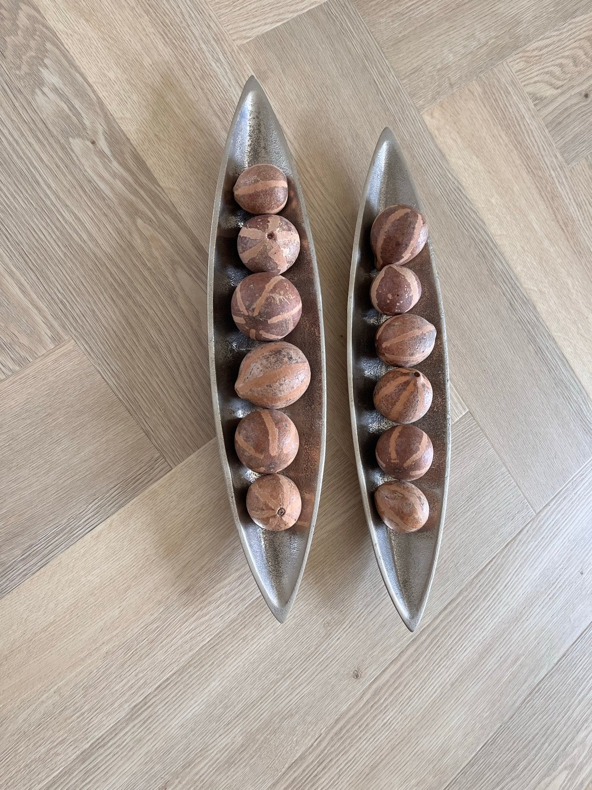 Set van 2 Elegante Zilverkleurige Decoratieve Schalen, Huis en Inrichting, Schaal, Ophalen of Verzenden, Zo goed als nieuw, Metaal