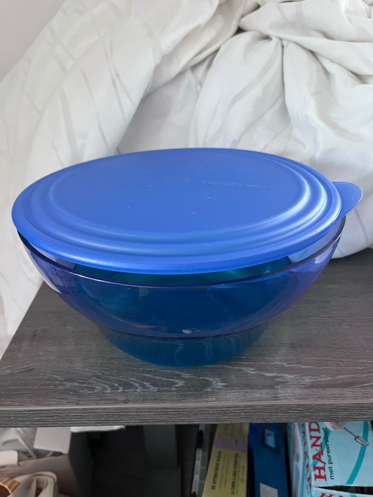 Tupperware schalenset – 4,6 liter en 0,6 liter, Gebruikt, Schaal, Blauw, Ophalen of Verzenden