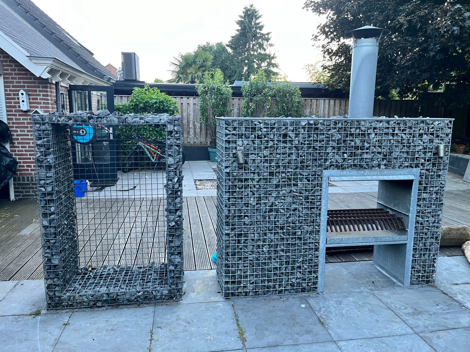 Schanskorf buitenhaard met BBQ functie, Tuin en Terras, Tuinhaarden, Ophalen, Zo goed als nieuw