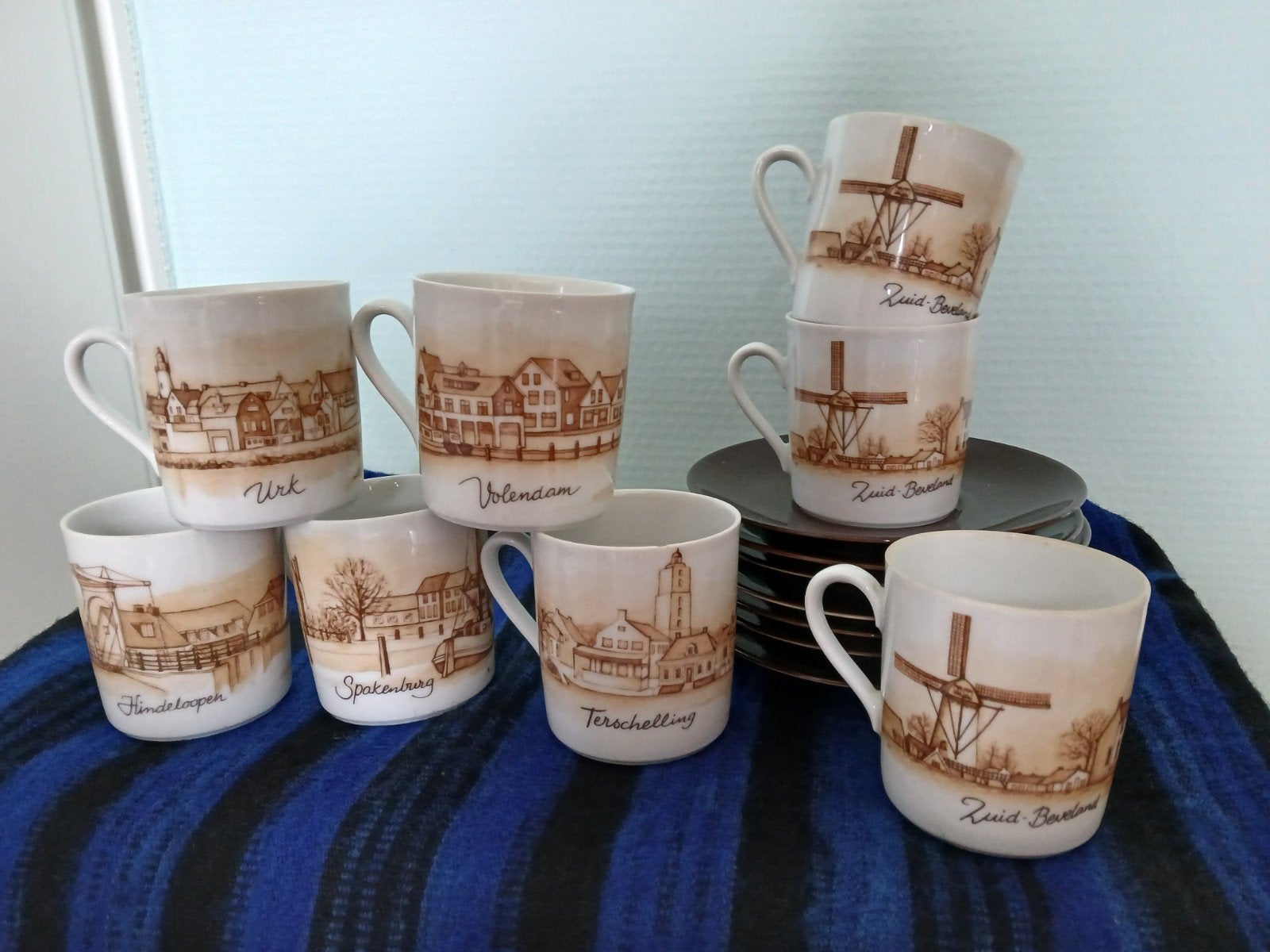 Jaren '80 kop en schotels met Nederlandse klederdracht, Ophalen of Verzenden