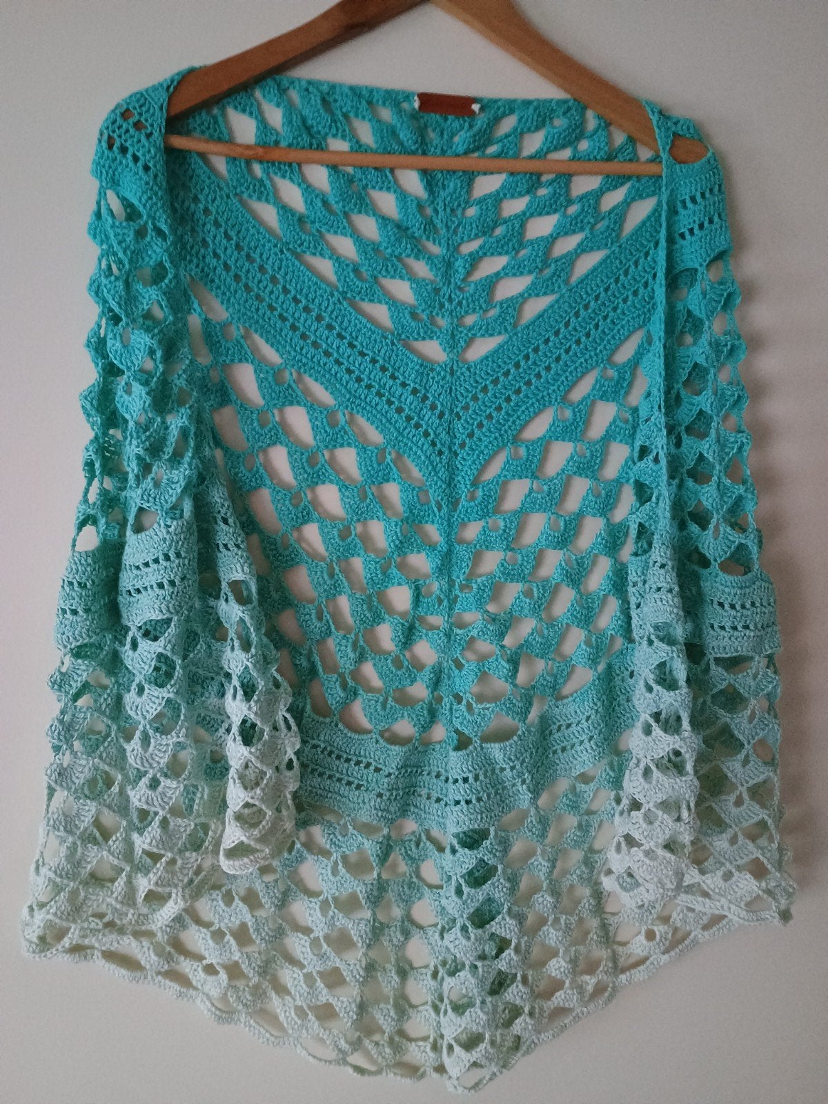 handmade Gehaakte omslagdoekin turquoise-witte ombré, Kleding | Dames, Handgemaakt, Ophalen, Nieuw, Sjaal