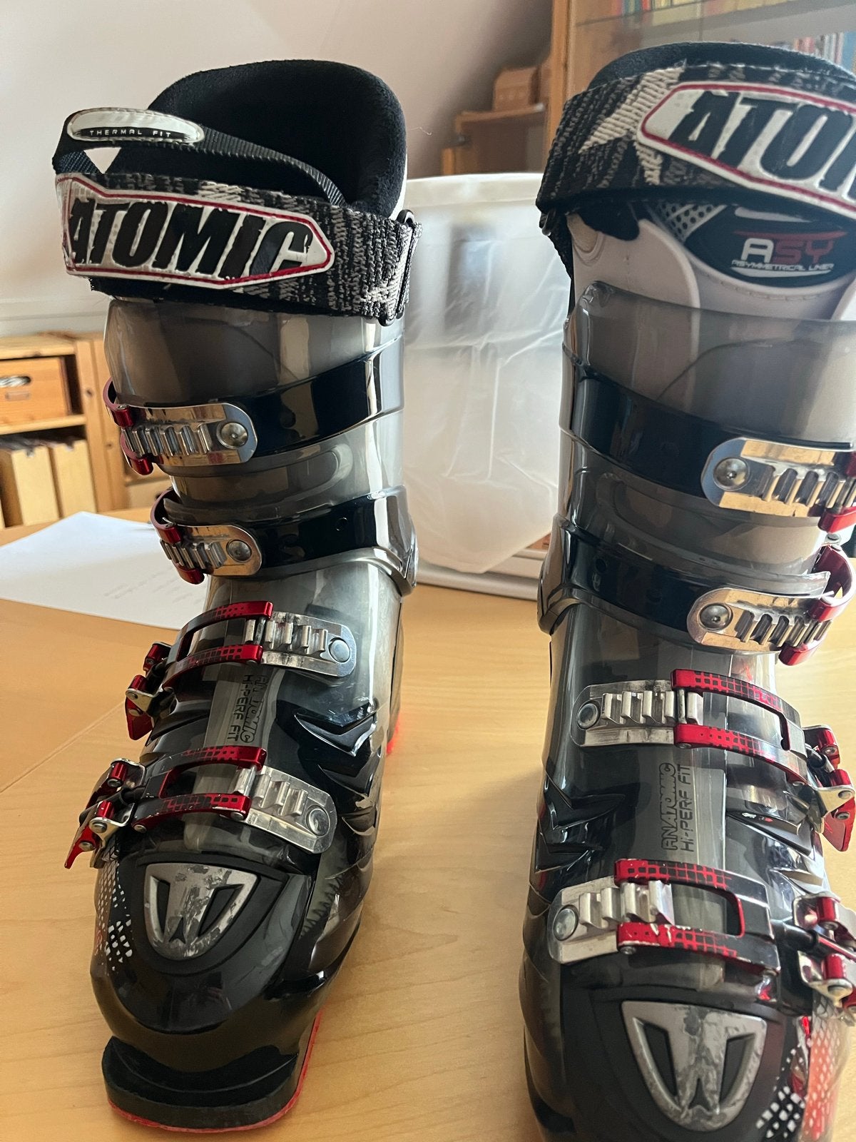 Atomic skischoenen maat 42, Sport en Fitness, Ophalen, Gebruikt, Schoenen, Atomic