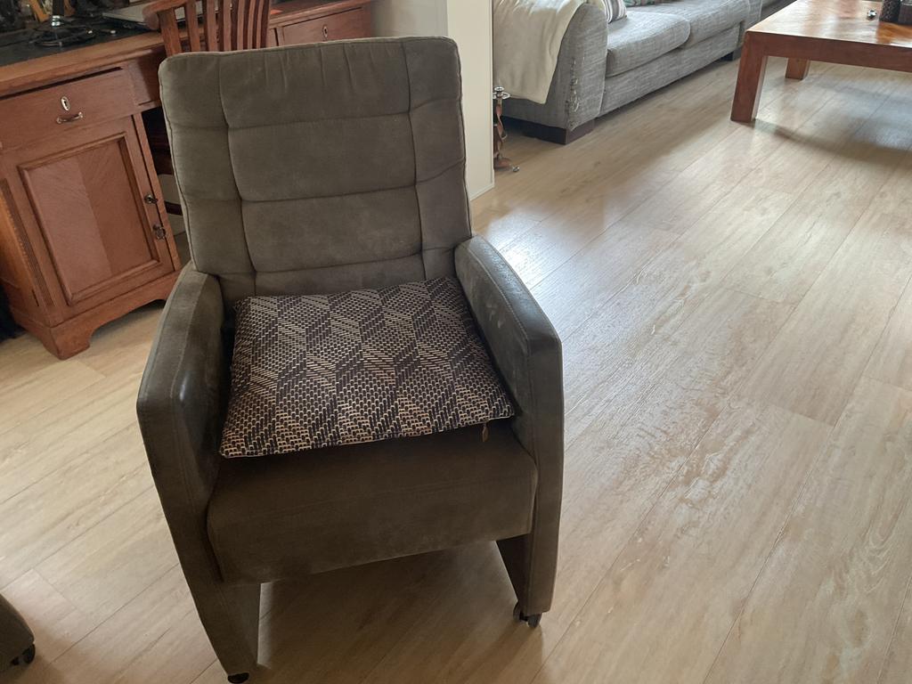 Gratis 5. Eethoek stoelen op wielen, Ophalen