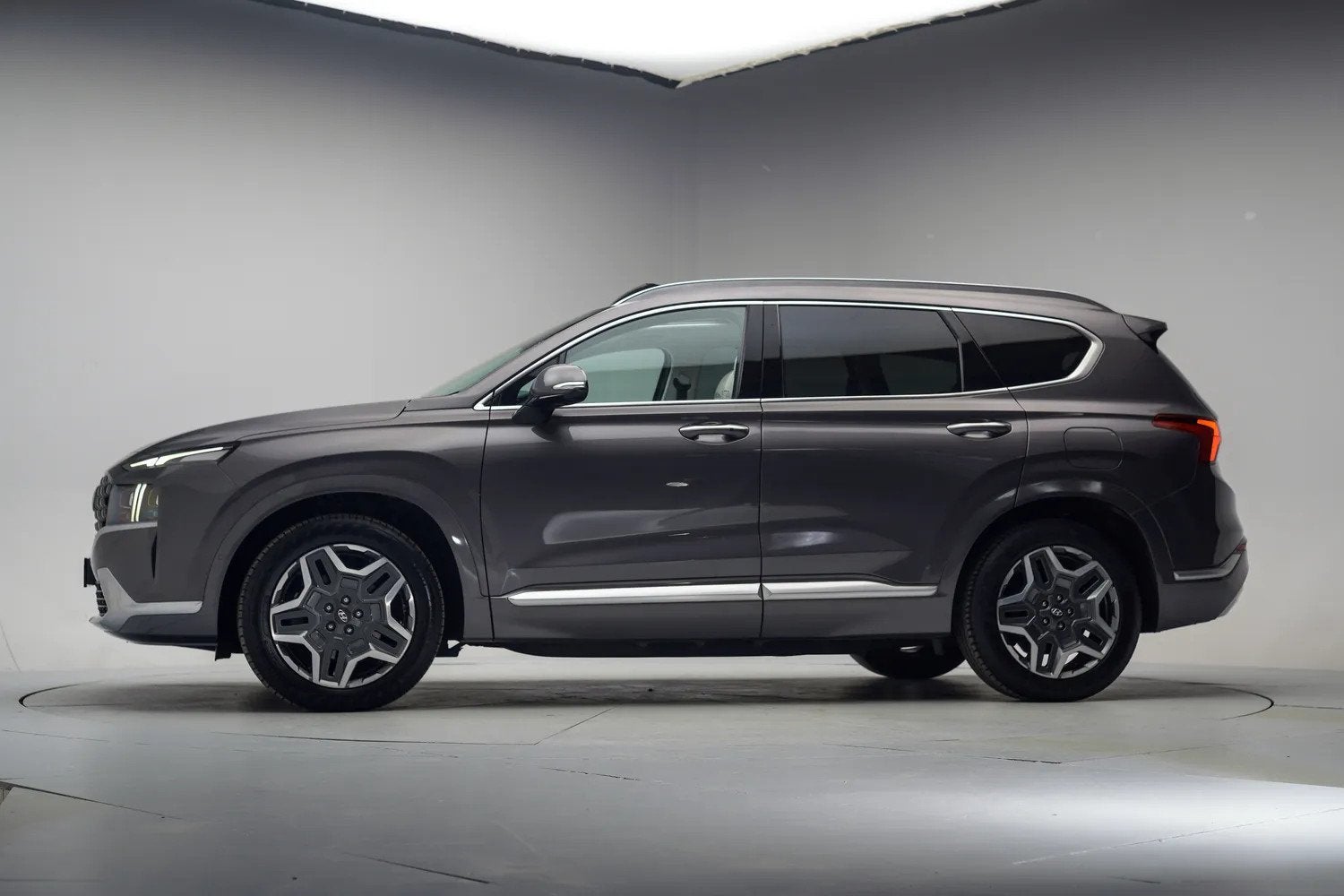 Hyundai Santa Fe 1.6 T-GDI PHEV Premium Plus Sky [ SOH 96,7%, Santa Fe, Gebruikt, 4 cilinders, Leder