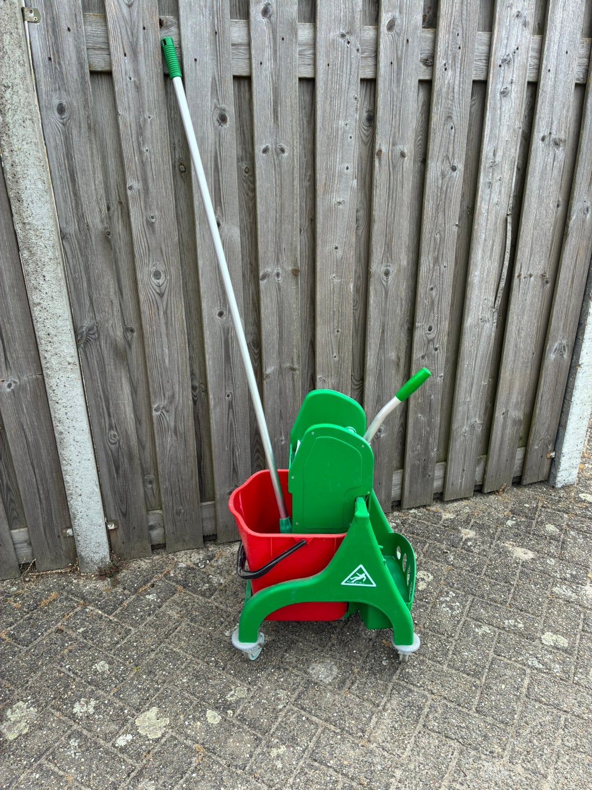 Professionele schoonmaak kar, Ophalen