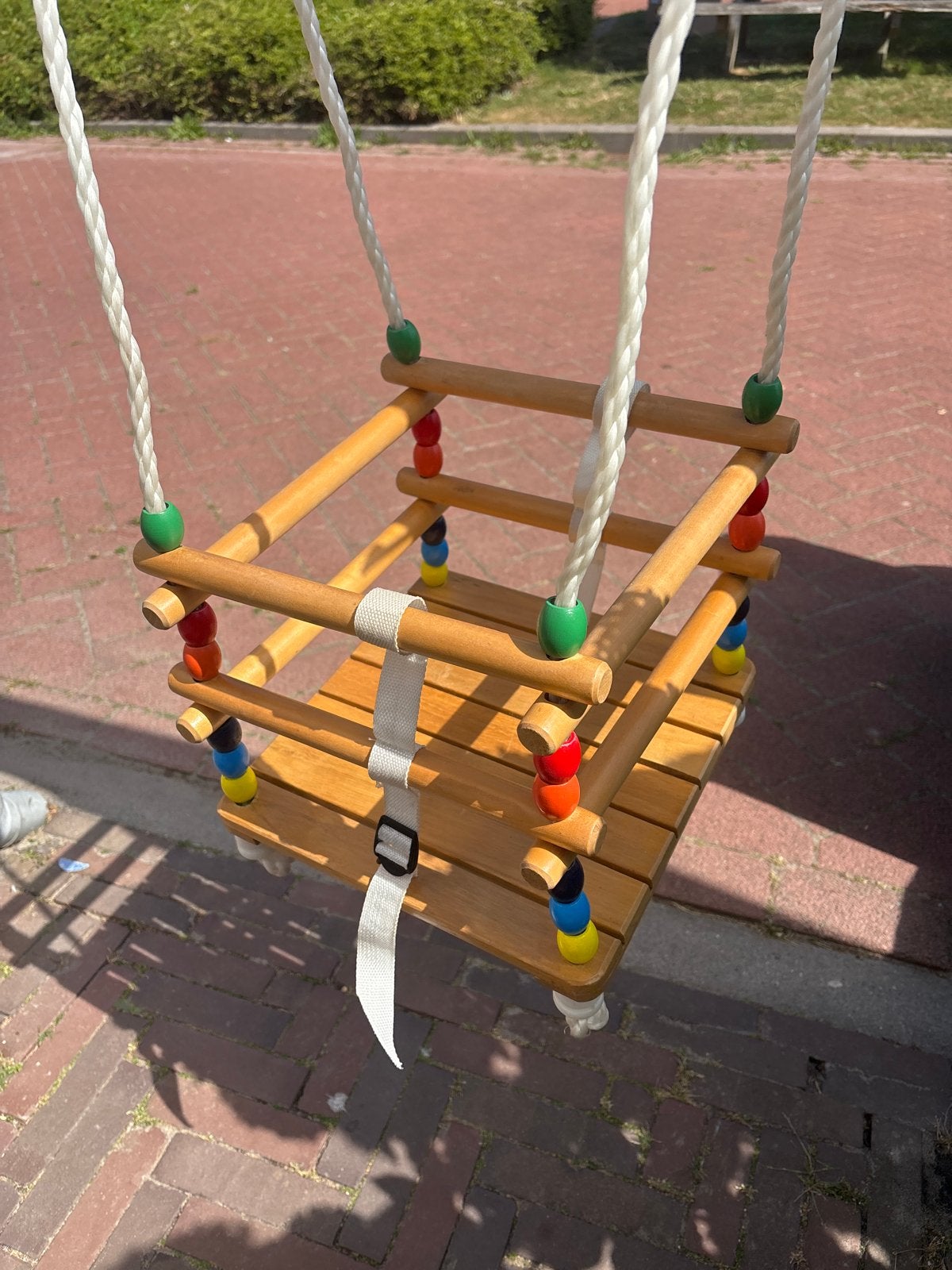 Houten babyschommel met kleurrijke kralen, Ophalen, Zo goed als nieuw, Jongen of Meisje