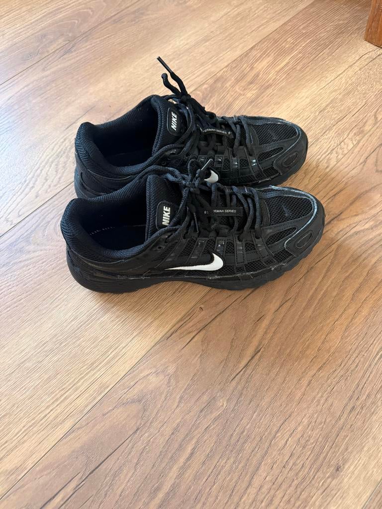 Nike P-6000 Zwarte Sneakers - Maat 43, Ophalen of Verzenden, Gedragen, Zwart, Sneakers of Gympen