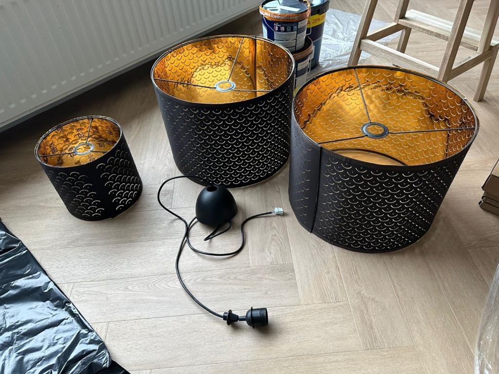 3 leuke lampen.  Zwart met gouden binnenkant., Ophalen, 25 tot 50 cm, Zwart, Rond