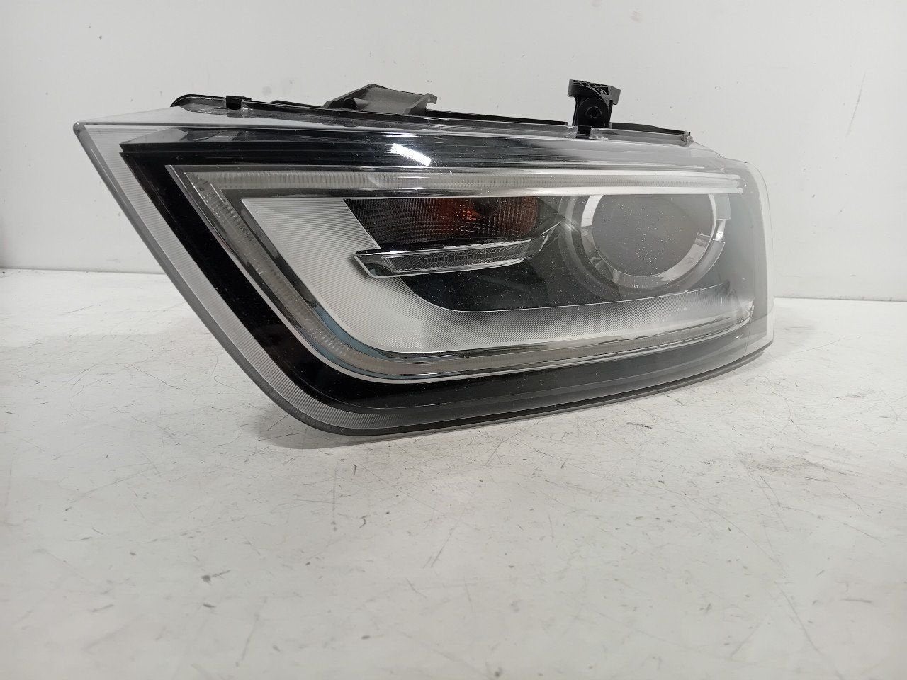 Koplamp links Audi Q3, Onderdelen@venauto.nl, Van der Ven Autorecycling B.V., Gebruikt, Ettenseweg 76, 4706 PB Roosendaal, The Netherlands