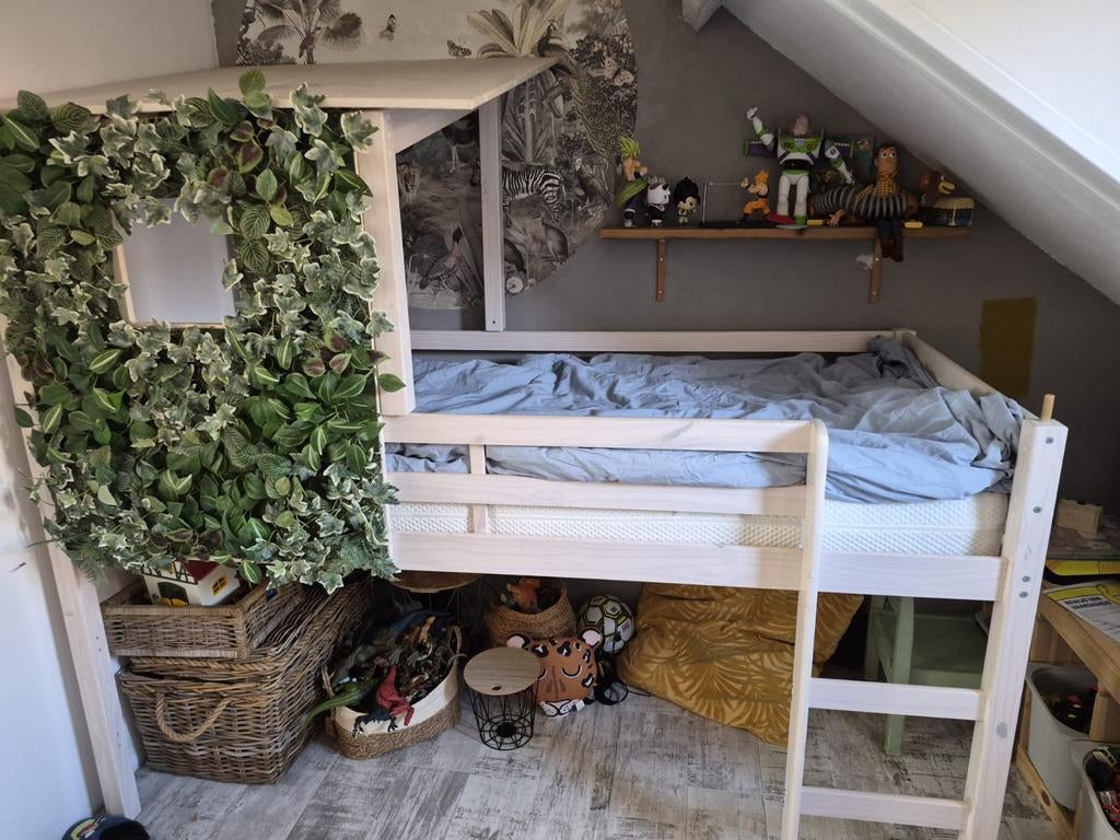 Houten halfhoogslaper met huisje en vaste lattenbodem, Ophalen, 85 tot 100 cm, Gebruikt, Lattenbodem