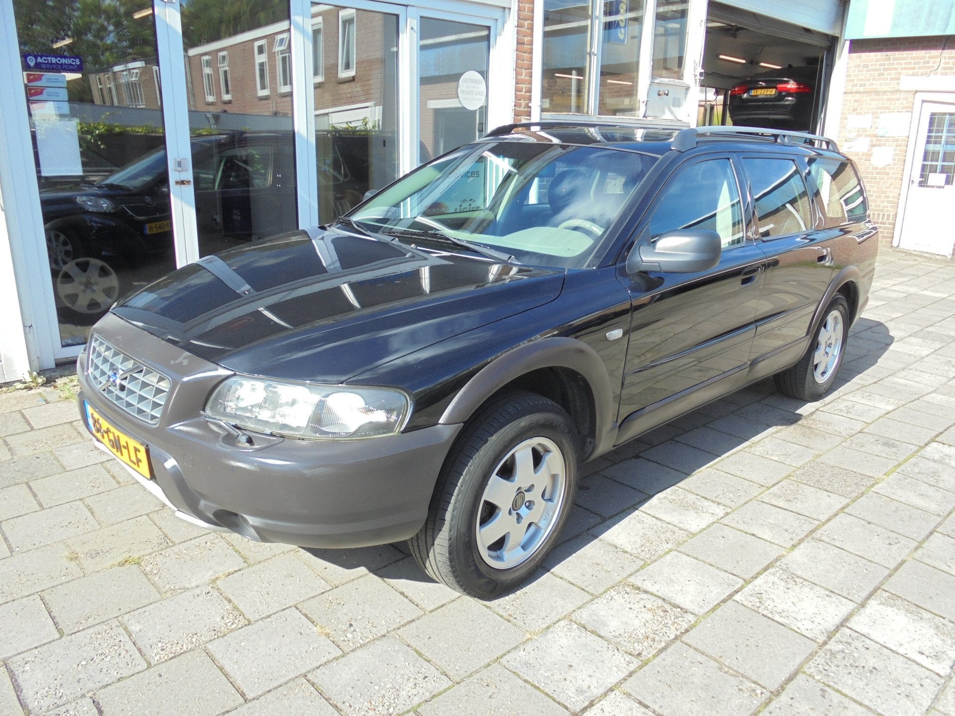 Volvo V70 Cross Country 2.4 T Comfort Line Automaat, Schuifd, Auto's, Automaat, Zwart, 2435 cc, Vierwielaandrijving