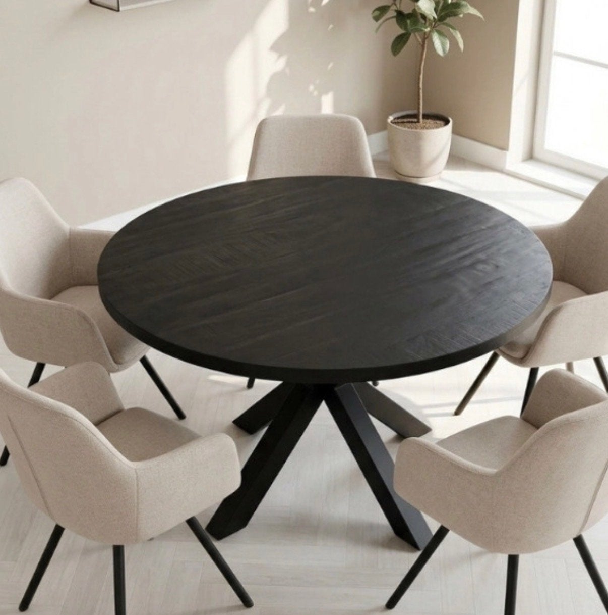 Zwarte ronde eettafel van mangohout  en zwarte salontafel, Ophalen, 100 tot 150 cm, Rond, Zo goed als nieuw
