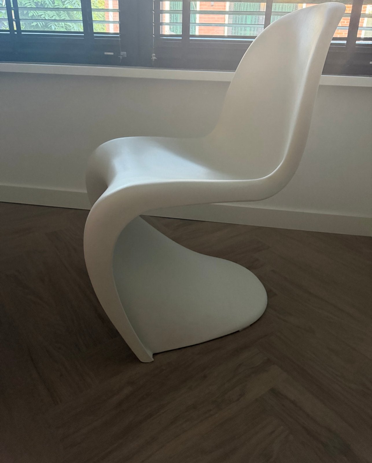 Zes Vitra eerkamer stoelen: Z Chair, DSR Chair en DAR Chair, Huis en Inrichting, Stoelen, Ophalen, Kunststof, Gebruikt, Wit