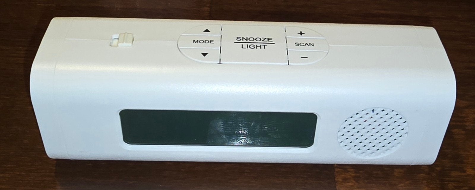Witte Draagbare Radio Wekker met Zaklamp Functie, Witgoed en Apparatuur, Ophalen of Verzenden, Nieuw, Digitaal