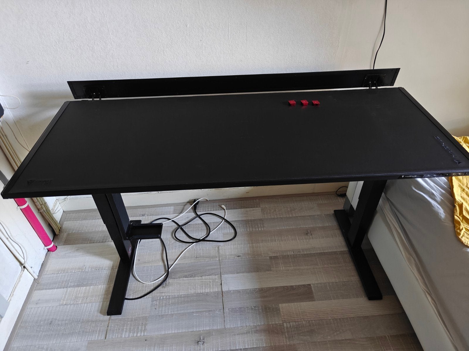 Secretlab Magnus Pro Zit/sta bureau 150x70cm + kabelkit, Ophalen, Zwart, Zo goed als nieuw, Gamingbureau