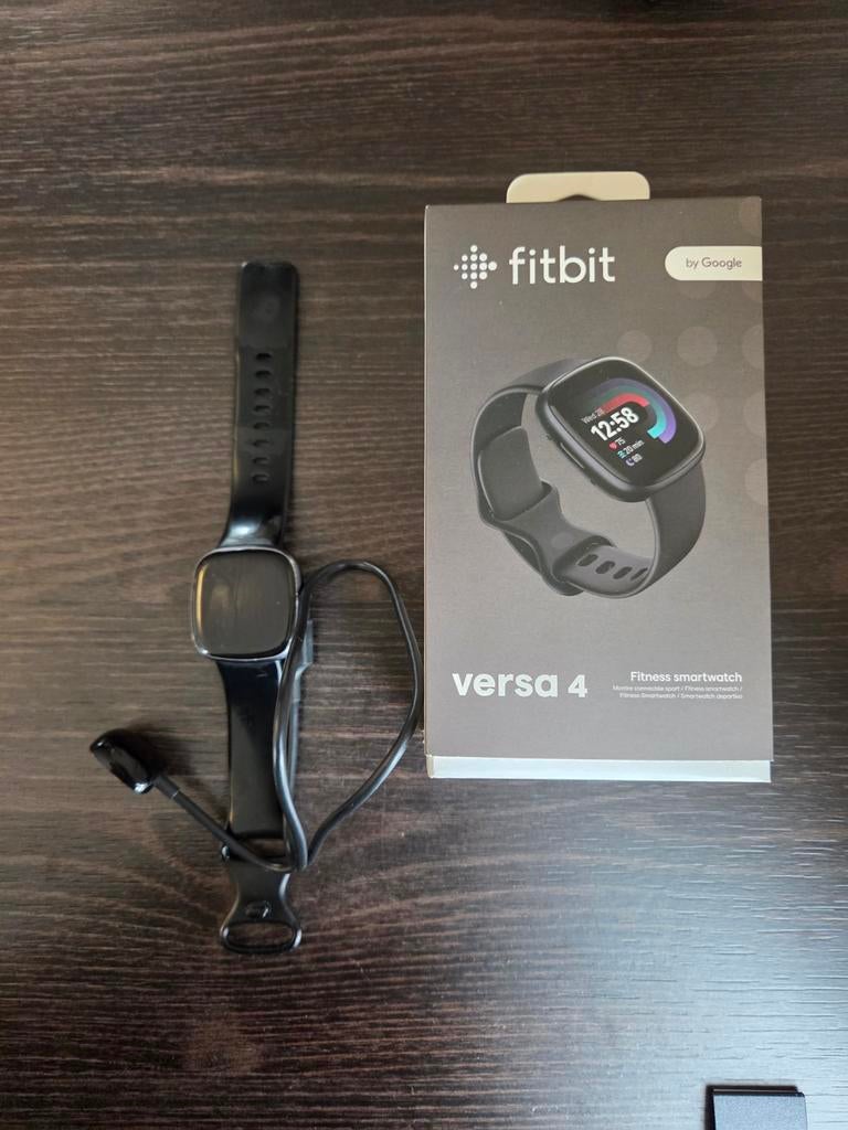 Fitbit Versa 4 - Gebruikt maar in goede staat, Gebruikt, Zwart, Ophalen of Verzenden, Fitbit