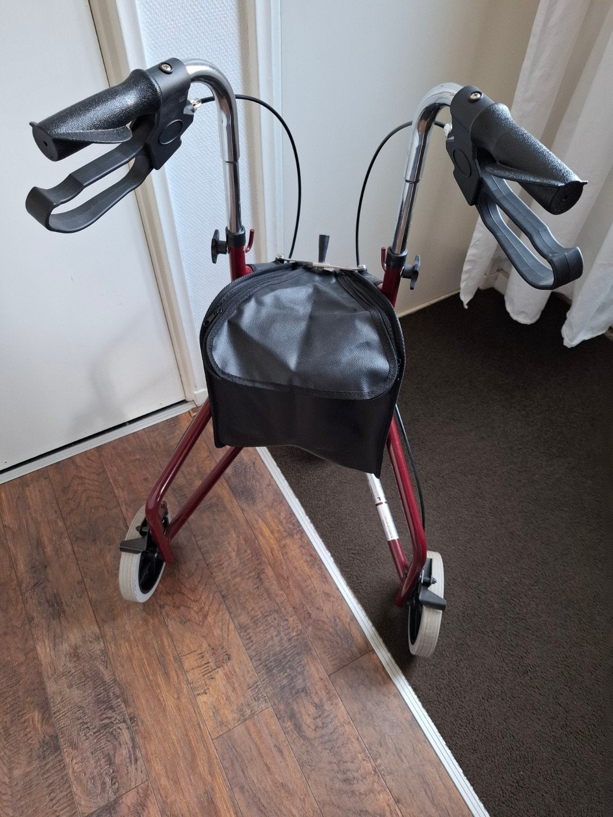 Tri walker 3 poot rollator z.g.a.n, Diversen, Ophalen, Opvouwbaar, Zo goed als nieuw