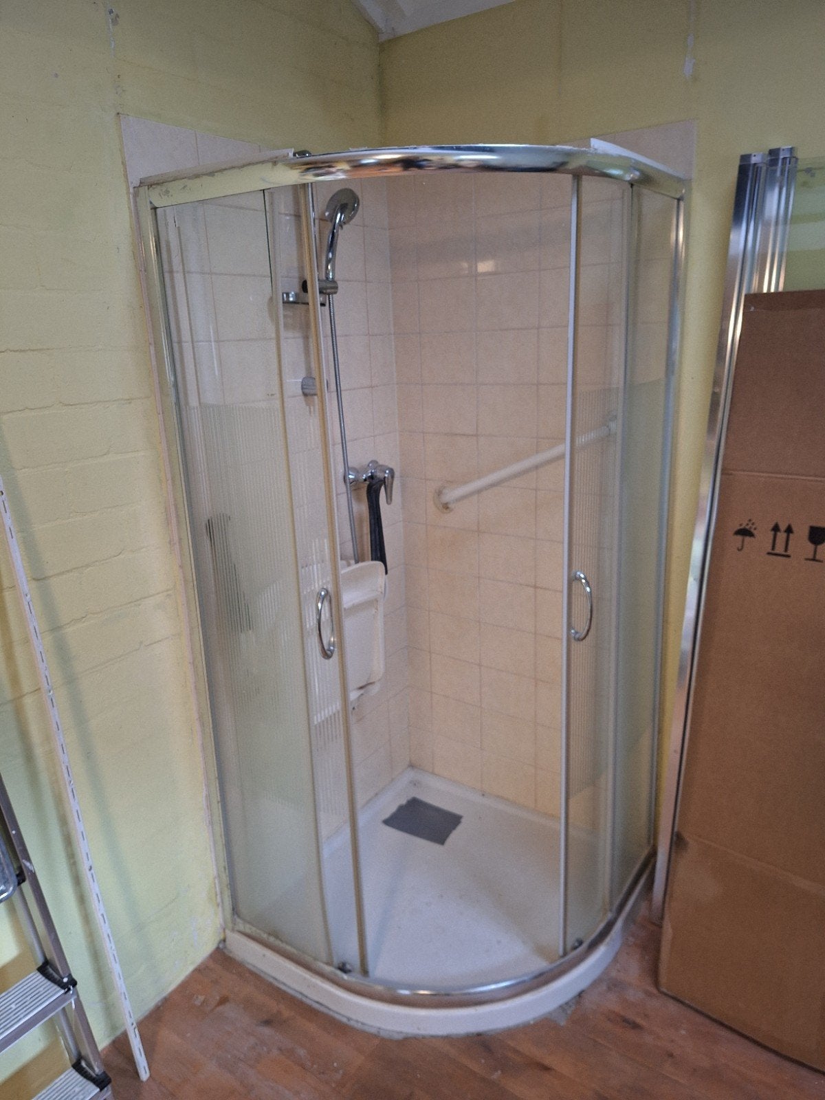 Gratis douchecabine met douchebak, stoel en handvat, Ophalen, Gebruikt, Chroom, Douche