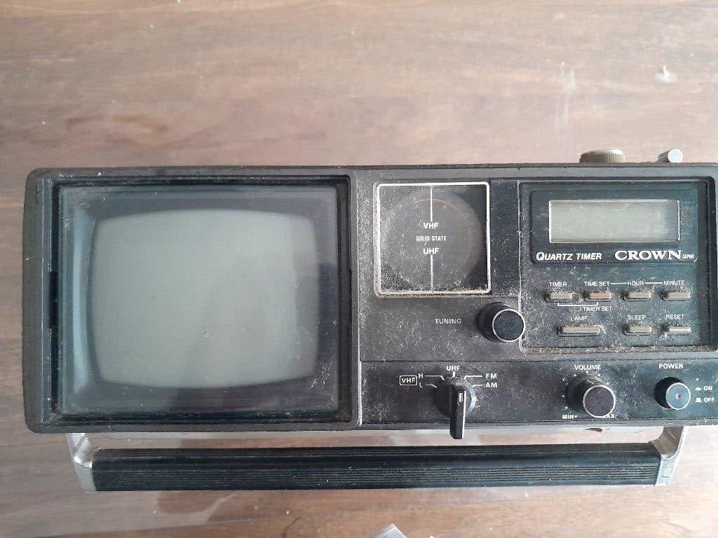 Crown retro portable tv and fm and am radio, Audio, Tv en Foto, Vintage Televisies, Verzenden, Gebruikt, Overige merken