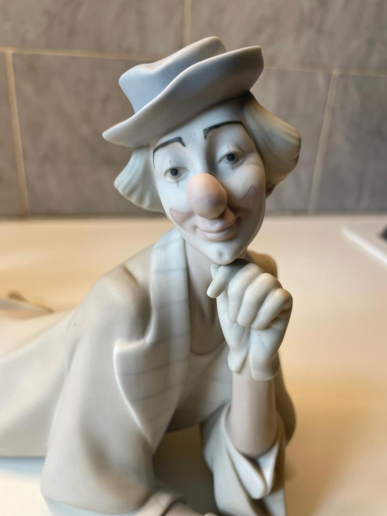 Lladro clown liggend mat finish mint met bal, Ophalen of Verzenden