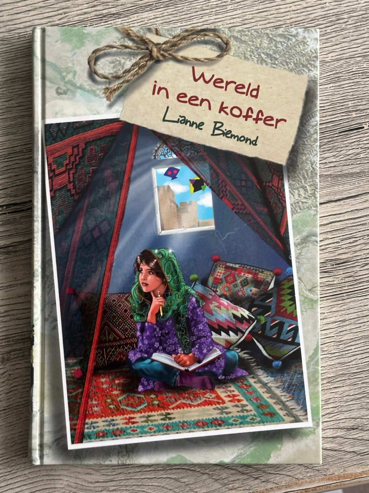 Wereld in een koffer - Lianne Biemond (kinderboek), Ophalen, Gelezen, Nederland