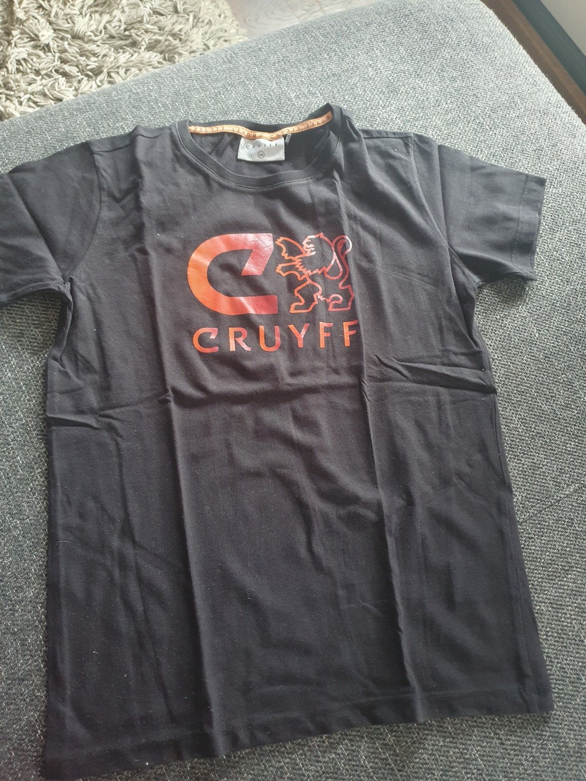 Jongens zwart shirt Cruyff. Maat 176, Ophalen of Verzenden, Zo goed als nieuw, Shirt of Longsleeve, Jongen