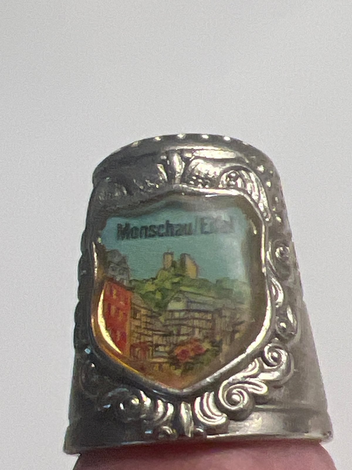 Zilveren vingerhoed Monchau/Eifel met reliëf, Reliëf, Ophalen of Verzenden, Zo goed als nieuw, Buitenland