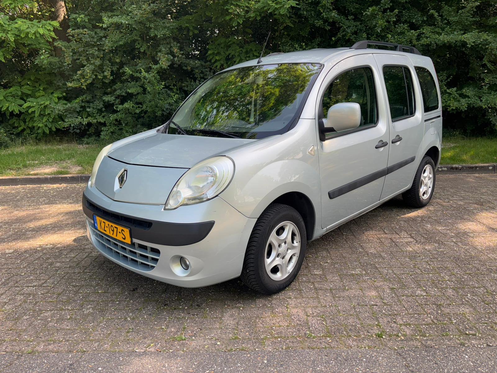 Renault kangoo family 1.6. 164 d km apk 15/7/27, Auto's, Voorwielaandrijving, Stof, Blauw, Handgeschakeld