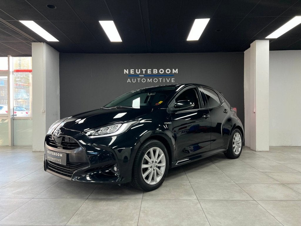Toyota Yaris 1.5 Hybrid Dynamic | Carplay | Cruise | Camera, Stoelverwarming, Stof, Gebruikt, Zwart