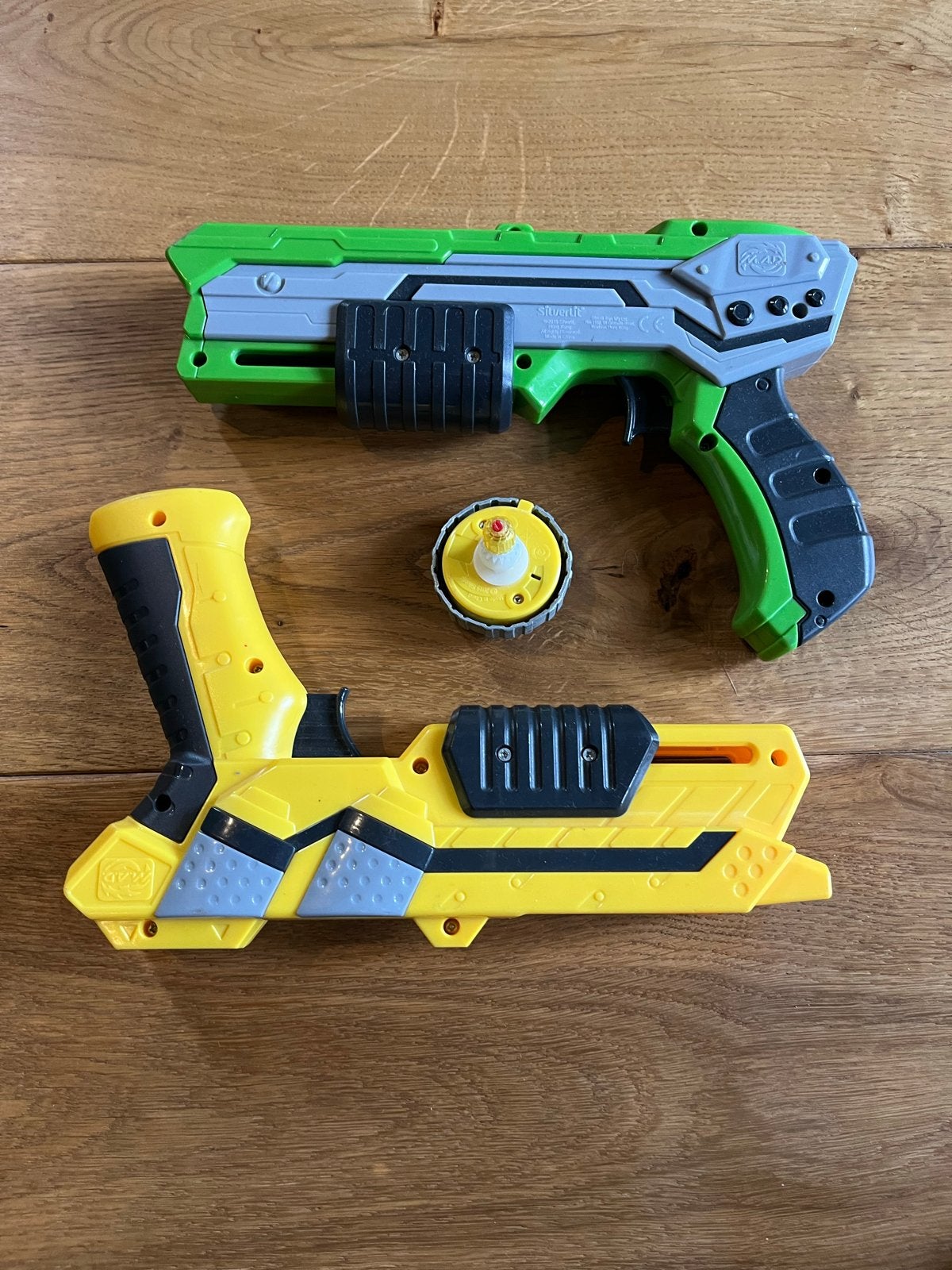 Beyblade Launcher Set - Geel en Groen met Tol, Ophalen of Verzenden, Gebruikt, Jongen of Meisje