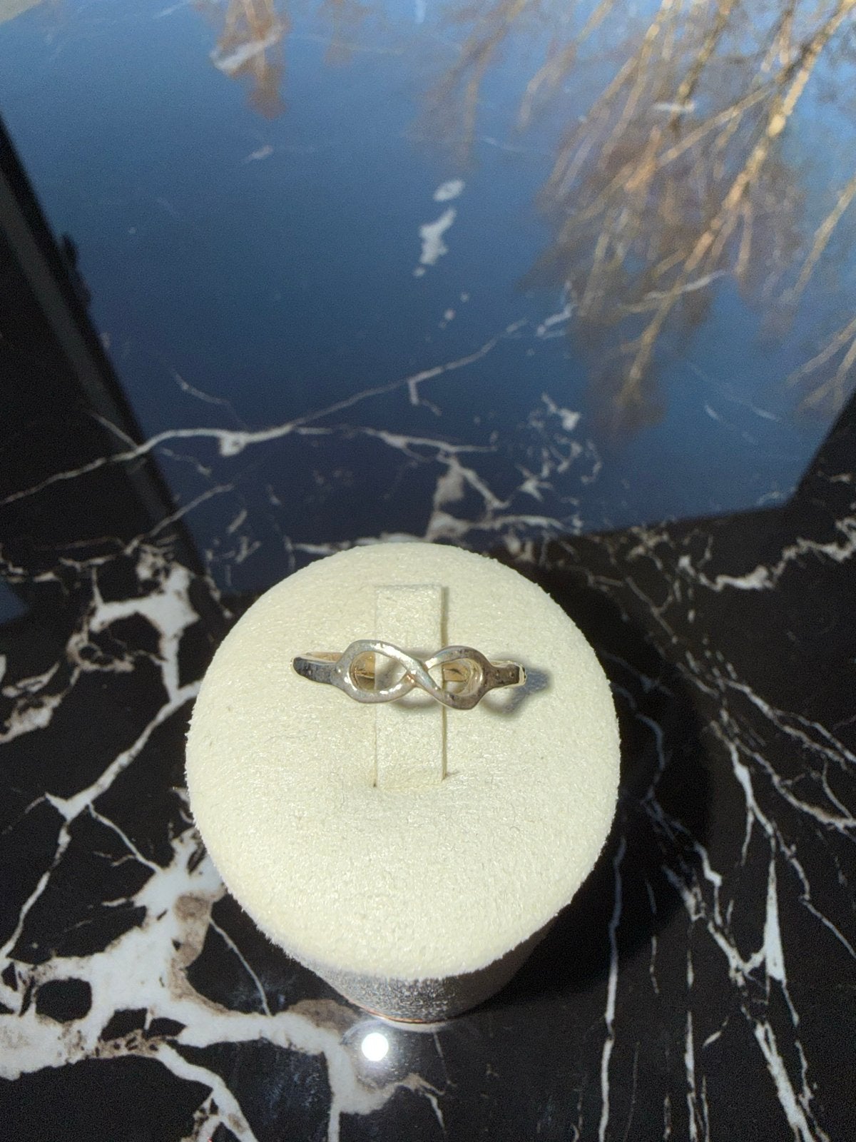 Zilverkleurige Infinity Ring, Sieraden, Tassen en Uiterlijk, Ringen, Gebruikt, Ophalen of Verzenden, 17 tot 18, Dame of Heer
