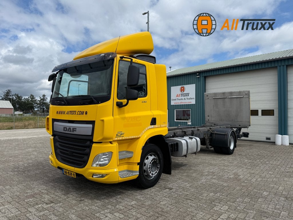 DAFCF230 FA Airco Chassis NL truck 2 pieces, Auto's, Vrachtwagens, Automaat, Achterwielaandrijving, Euro 6, Overige kleuren