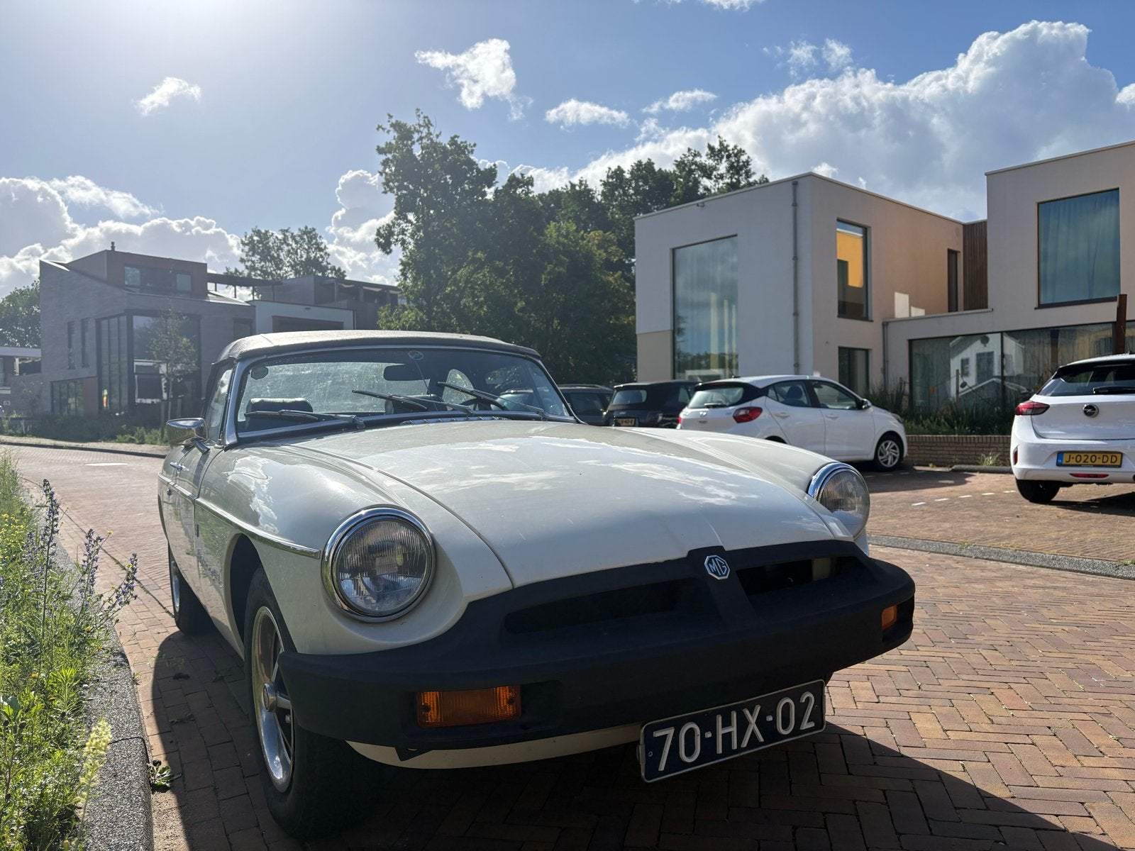MG B 1.8 Tourner 1976 Geel, Auto's, MG, B, Zwart, 4 cilinders, Cabriolet