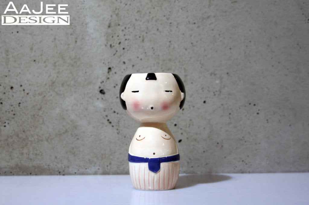 Kokeshi doll vaasje - Japan - Sumo worstelaar, Ophalen of Verzenden, Zo goed als nieuw, Meerkleurig, Steen/keramiek