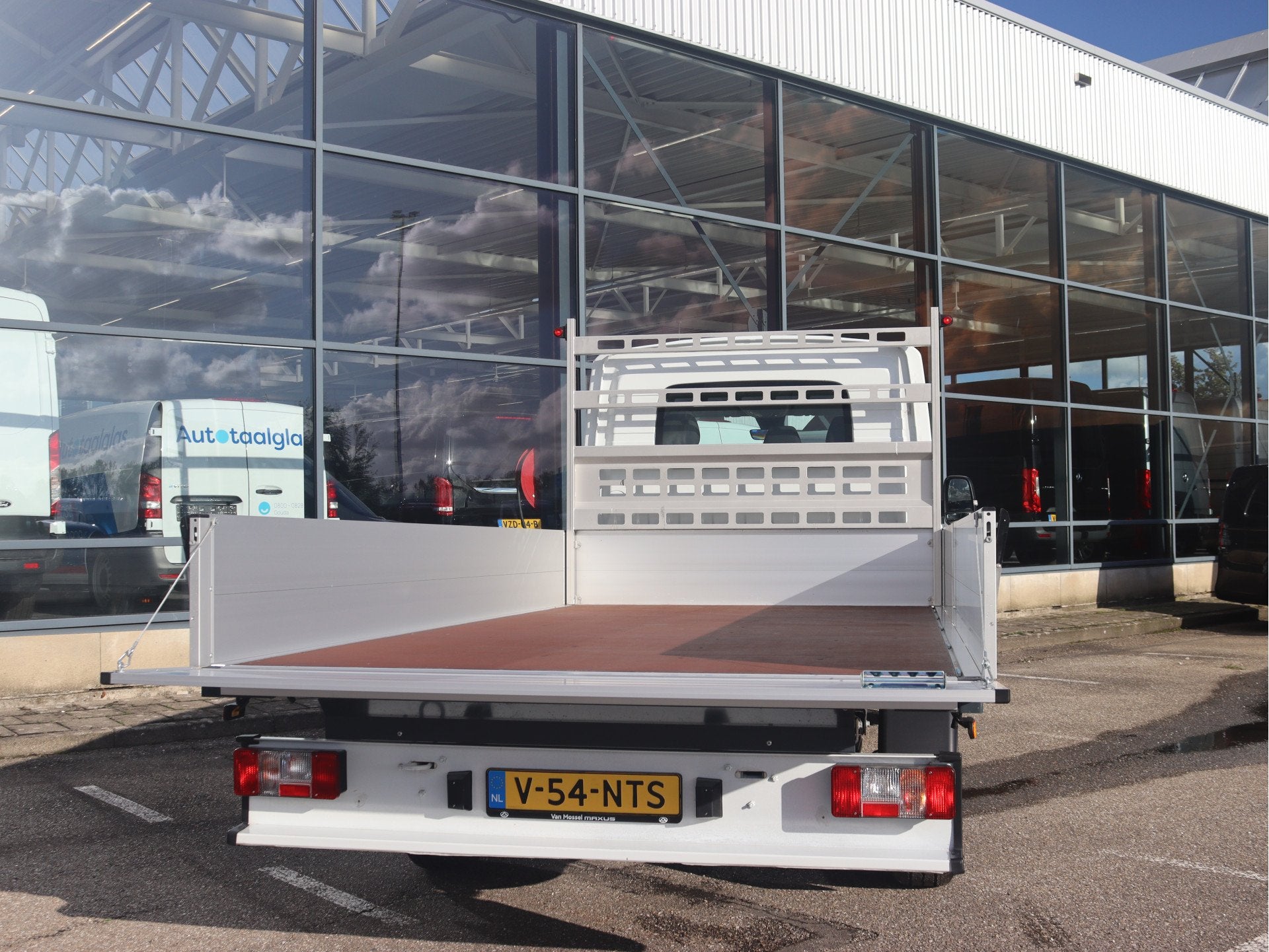 Maxus eDeliver 9 L4 Business DEAL 65 kWh | AIRCO/ADAPT. CRUI, Auto's, Stof, Gebruikt, Zwart, Met garantie (alle)