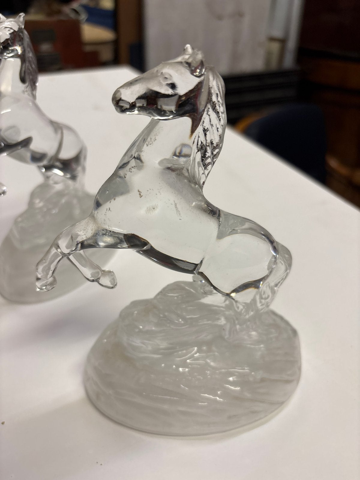 Set van 2 glazen paardenbeeldjes, Antiek en Kunst, Antiek | Glas en Kristal, Ophalen of Verzenden