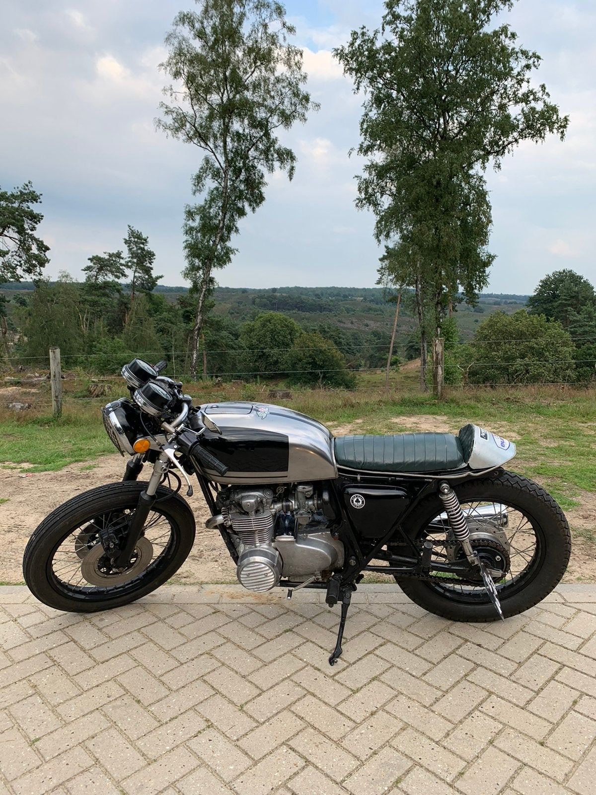 Honda CB550 - Cafe racer 1977, Motoren, Occasion, 4 cilinders, Overig, Handgeschakeld