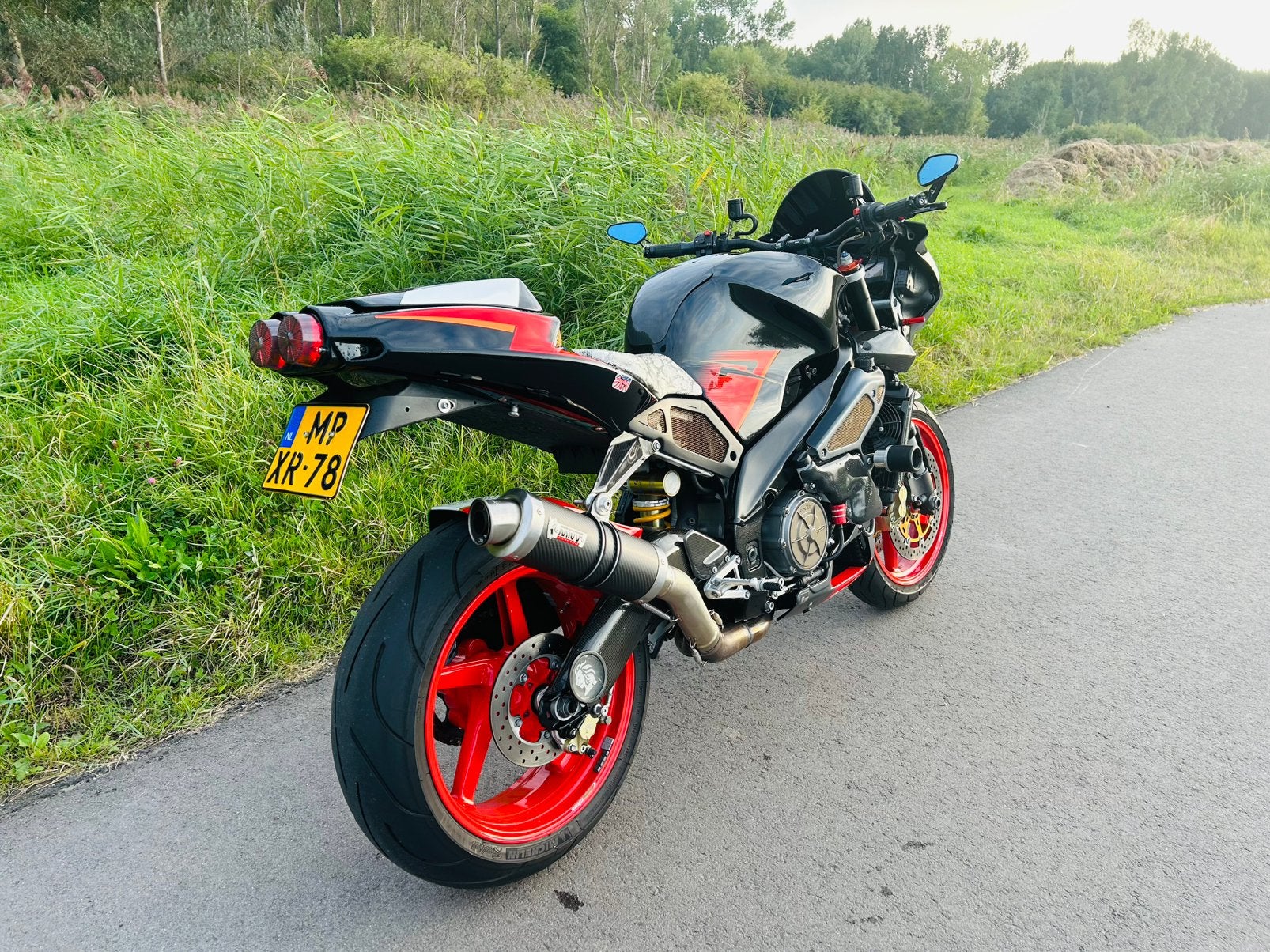 Aprilia RSV 1000 Tuono (2006, 10.900km, org NL) nieuwstaat!, Sportuitlaat, 2 cilinders, Occasion, Motorrijbewijs A