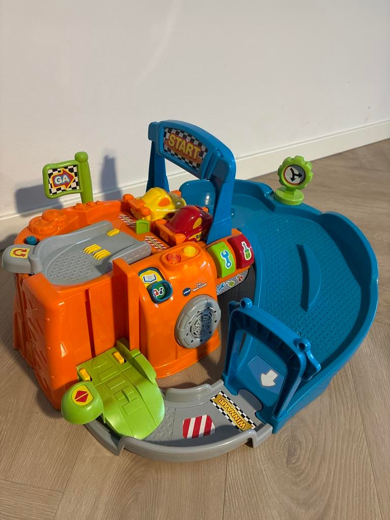 VTech Toet Toet Auto's Garage met 2 auto's, Kinderen en Baby's, Speelgoed | Vtech, Ophalen of Verzenden, Zo goed als nieuw, 2 tot 4 jaar