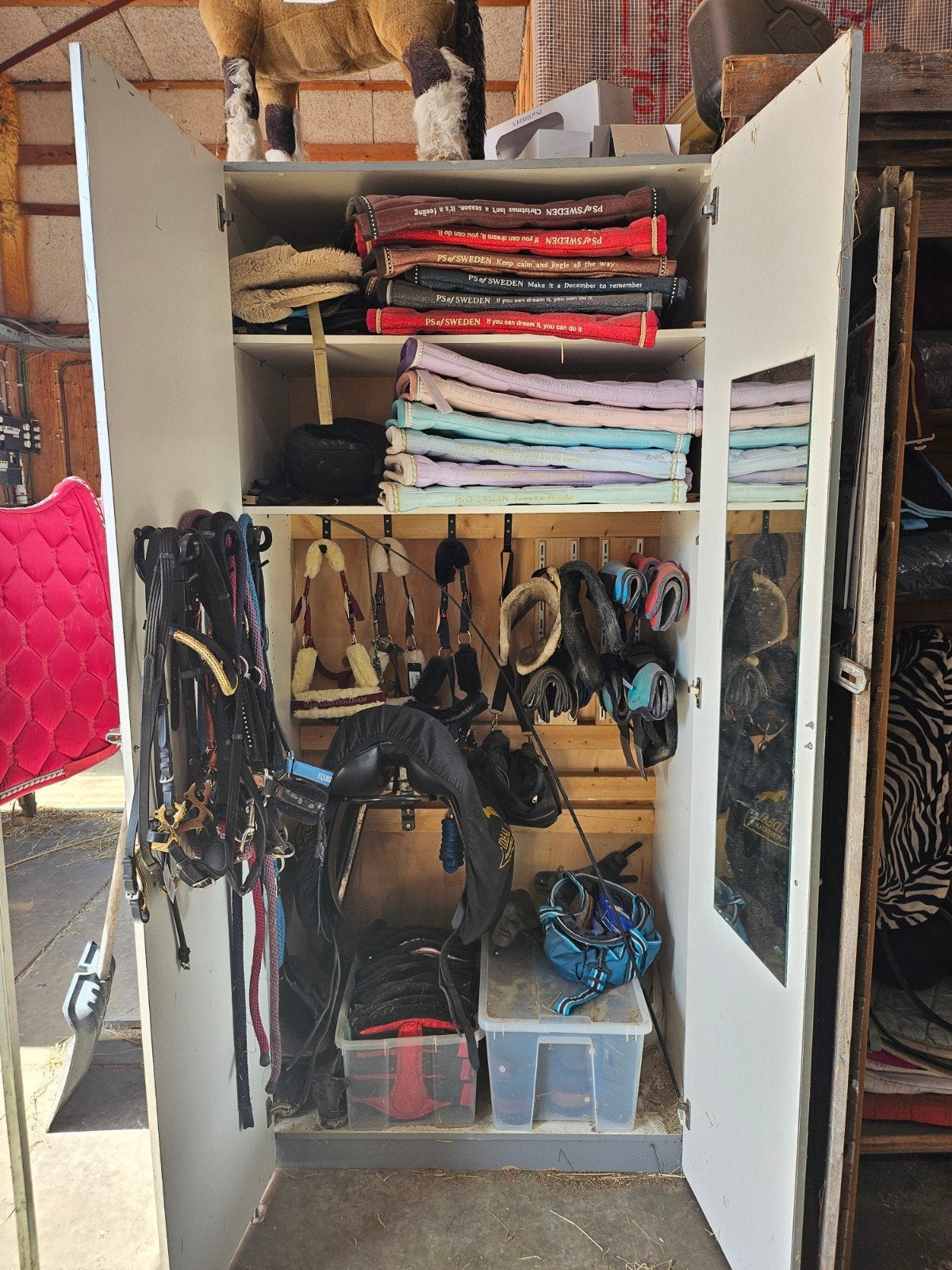 Grote zadelkast, Huis en Inrichting, Ophalen, Met deur(en), 200 cm of meer, 50 tot 100 cm