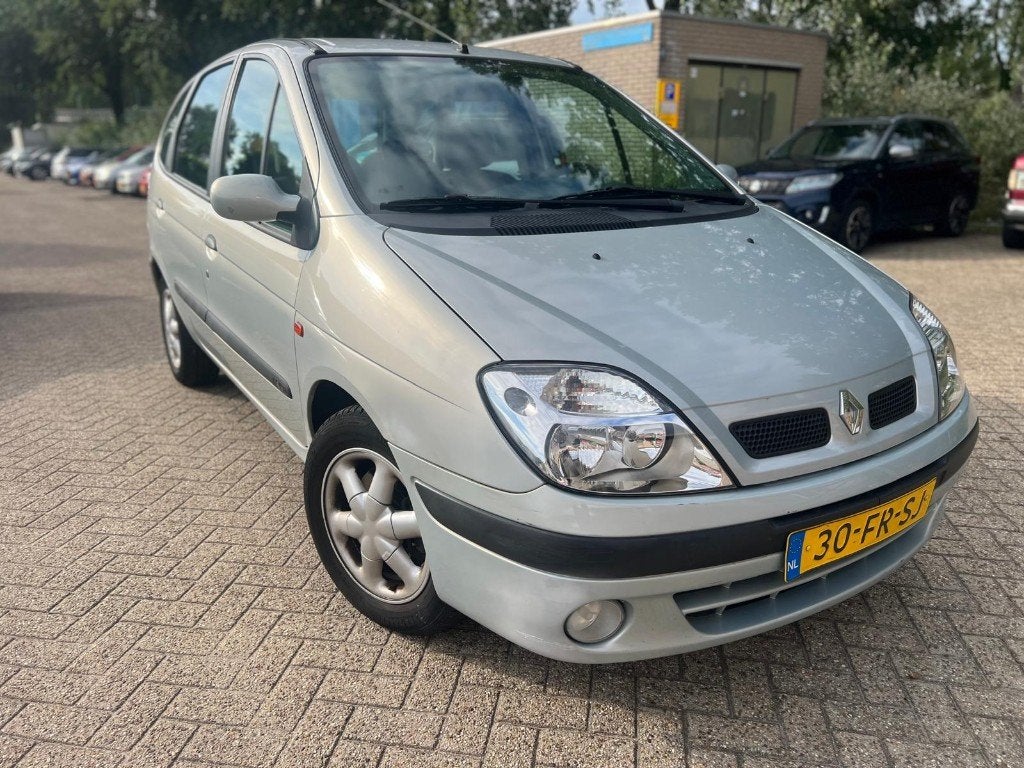 Renault Scénic 1.6 bijna nieuwe APK AIRCO AUTOMAAT, Auto's, 1250 kg, 4 cilinders, Origineel Nederlands, Bedrijf