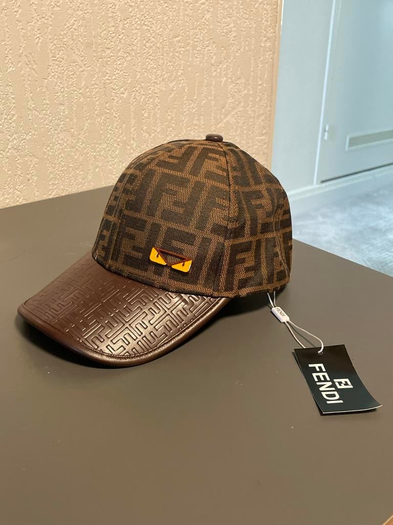 Nieuwe FENDI pet met prijskaartje, Ophalen of Verzenden, Nieuw, Jongetje of Meisje, Pet