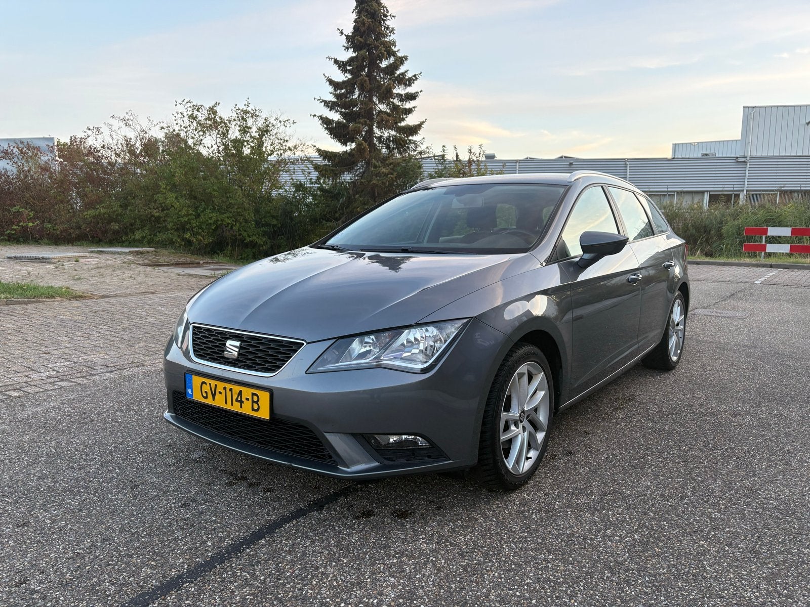Seat Leon 1.2 TSI - voor €7000, uiterlijk 04-09 ophalen, Voorwielaandrijving, 1147 kg, 4 cilinders, Leon